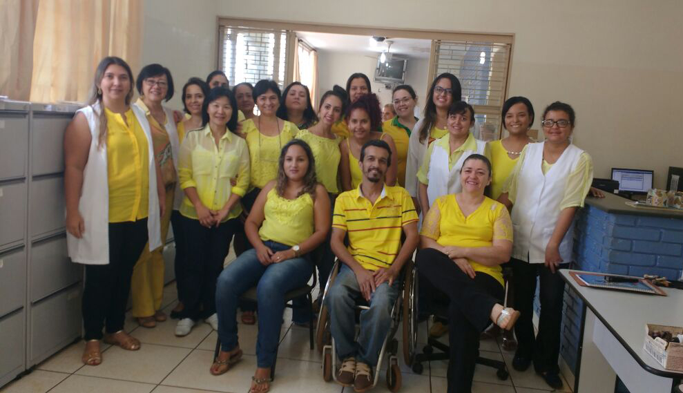 Equipe do USF Dr. José Vilela Junqueira, da Vila Aparecida, durante ação do Setembro Amarelo